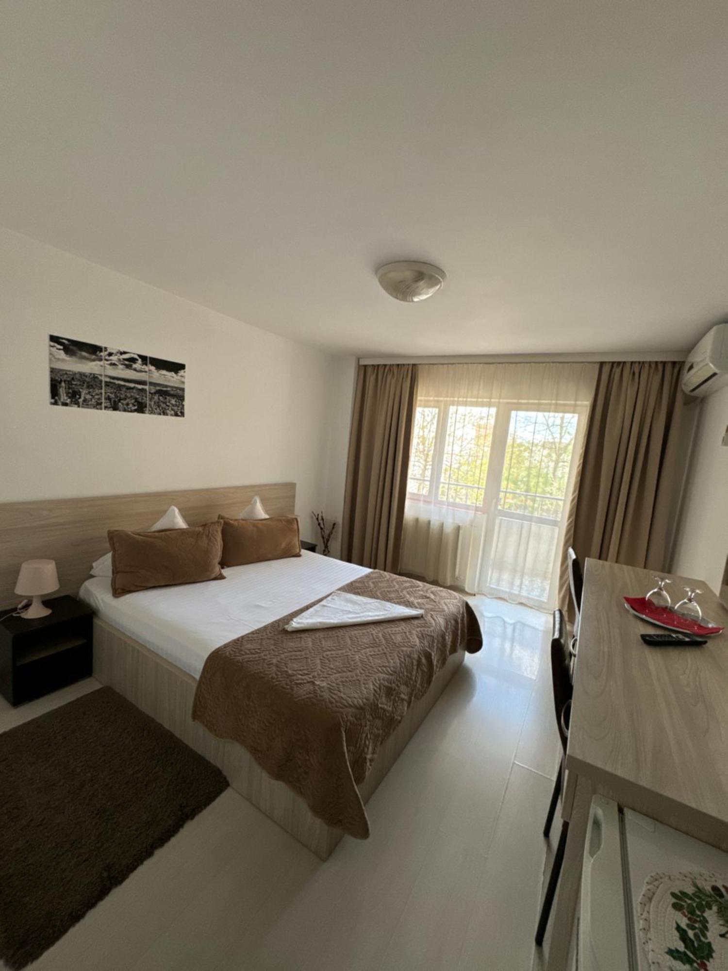 Fast Airport Accomodation Otopeni Exterior foto