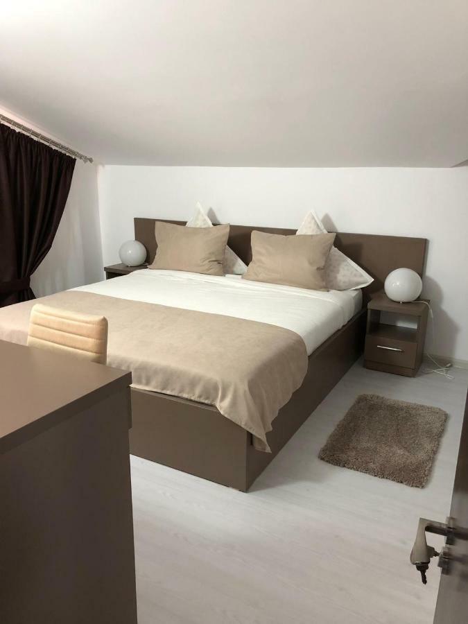Fast Airport Accomodation Otopeni Exterior foto